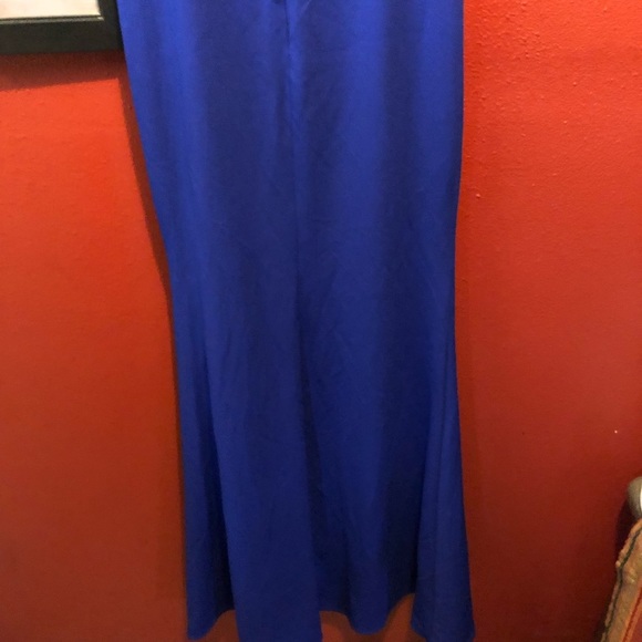 BETSY & Adam Long formal Gown - Picture 11 of 12